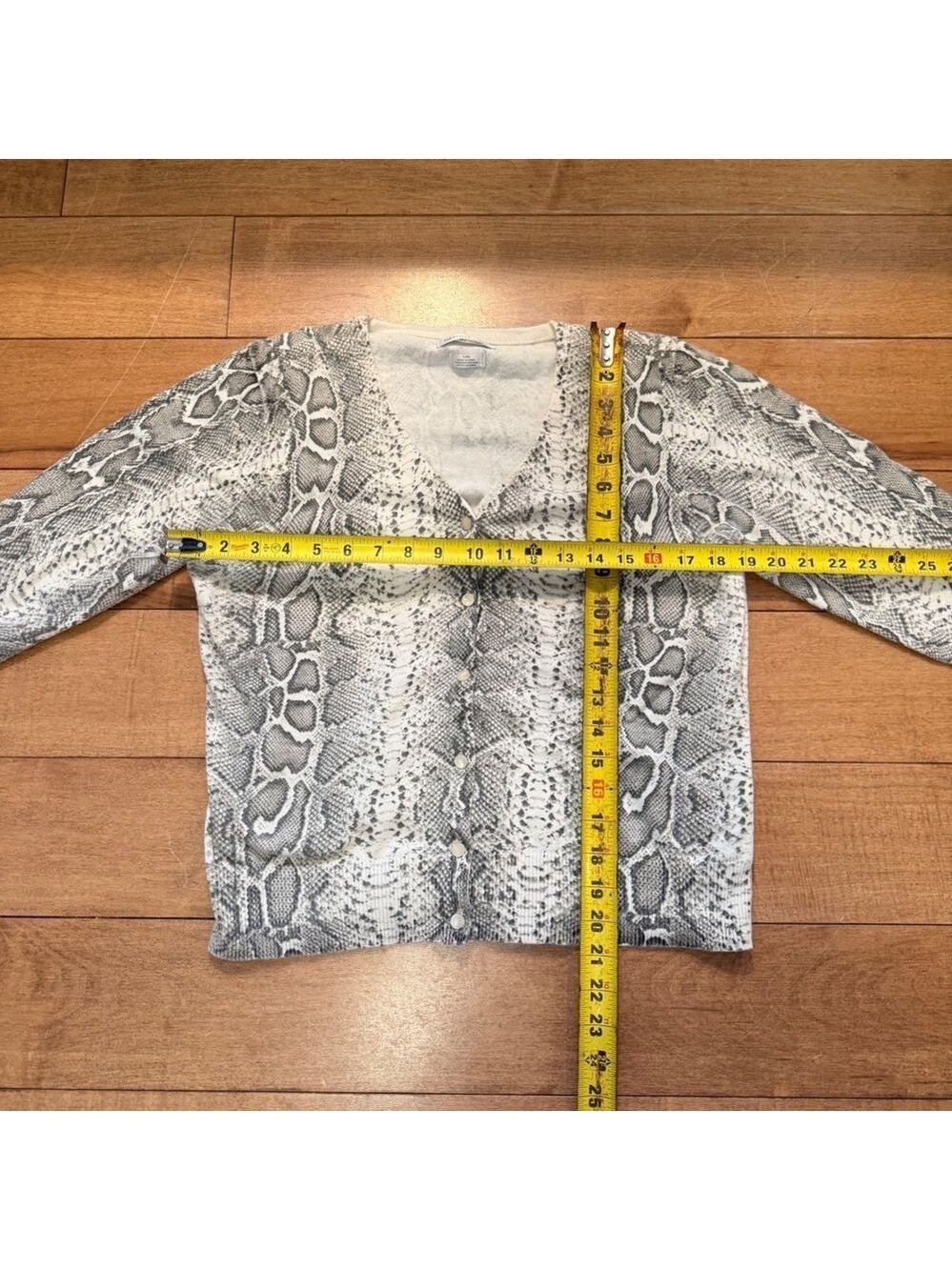 Van Heusen Studio Snakeskin Print Cardigan Womens Large Grey White Indie Sleaze - Picture 5 of 6